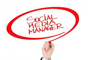 COMMUNITY MANAGER A ANDORRA El Community Manager es converteix en el pont ideal entre els vostres clients i vosaltres a les xarxes socials. Una solució integral, professional i efectiva. Manteniment de xarxes socials: El Community Manager publicarà en xarxes socials en funció de l’opció que trieu (1, 2 o 3 publicacions setmanals) Gestió: El Community Manager gestionarà la vostra pàgina d’empresa, en la qual es comprovarà l’audiència, la interacció i les publicacions més destacades per així orientar-vos de manera òptima. Creació de continguts: El Community manager crearà continguts a  la pàgina de Facebook i altres xarxes socials. L’objectiu final del Community Management és traslladar el vostre producte a les xarxes socials de manera atractiva amb informació aportada per vosaltres. promoció i difusió XARXES SOCIALS A ANDORRA Posicionament: Posicionament de xarxes socials per part del Community Manager, amb paraules clau per aconseguir més visibilitat tant en xarxes socials com en cercadors. Concursos online: El Community Manager crearà concursos de productes proporcionats per vosaltres, per crear una motivació als seguidors de la pàgina i augmentar la seva interacció. Publicitat online: Opcionalment, el Community manager pot crear anuncis propis de la vostra empresa per a una millor difusió dels productes: promoció de pàgina web en el cas que la tingueu, anunci propi a barra lateral dreta o a pàgines suggerides, adaptat per a dispositius mòbils. Campanyes i promocions: El Community Manager plantejarà estratègies de promoció dels vostres productes, perquè tinguin una difusió millor, adaptant-los al client final.