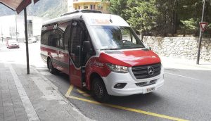 Els Clipol del nou servei d’autobús comunal a Andorra la Vella i de color vermell i blanc ja circulen pels carrers d’Andorra la Vella