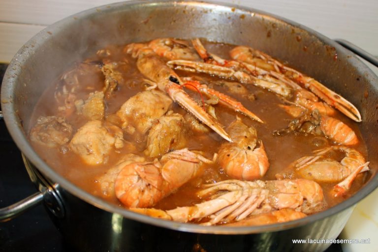 Restaurant Borda Típica Andorrana Xixerella el plato indispensable Pollo con cigalas (Pollastre amb escamarlans) es mi receta preferida de la cocina tradicional catalana.