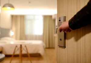 El distintiu de sostenibilitat a Andorra per allotjaments turístics i hotels és un mecanisme voluntari de valoració i qualificació ambiental, que de manera oficial, certifica que aquell producte i servei és considerat com a més eficient mediambiental que la resta dins d'una  determinada categoria