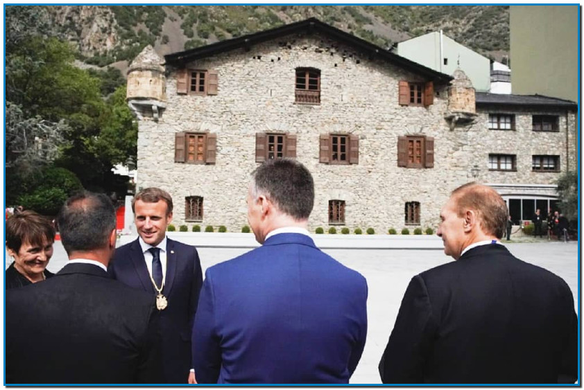 27è aniversari de la Constitució del Principat d’Andorra Amb motiu de la celebració del dia de la Constitució, el Consell General convida la ciutadania a participar en els actes que s’organitzen els dies 13 i 14 de març al recinte del Consell General.