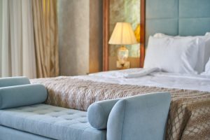 Els hotelers alerten de la debilitada tresoreria del sector La Unió Hotelera d’Andorra preveu una baixa ocupació dels establiments durant els pròxims mesos, motiu pel qual un 20% es planteja no tornar a obrir fins a la temporada d'hivern.