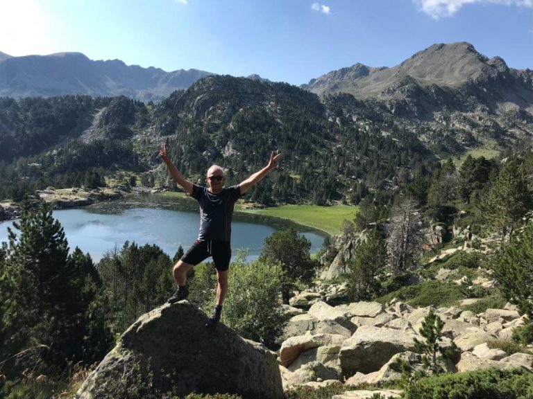 Aquest any es farà la descoberta del nord del territori Andorrà. • Des del port d'Envalira a Arinsal, passant per Siscaró, Juclar, Cabana Sorda, Ransol, Sorteny, Rialb, Estany blau. • Història en els passos fronterers francesos, els recursos naturals de la vall, activitats agrícoles, especialment ramaderia. • Història de la indústria del ferro durant els segles 17 i 19, mines, ruta de ferro, fargues. • Descoberta del medi, rius, cims, estanys, allaus. • Xerrades de flora i fauna. • Coneixement en muntanya, orientar-se, tallar i recollir llenya, fer foc, i tècniques de seguretat