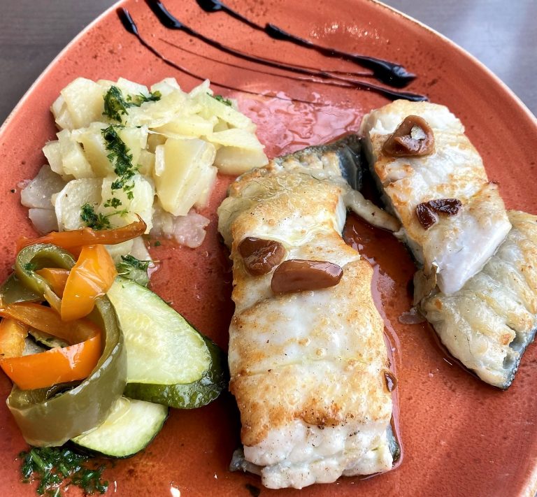 A Beluga Marisqueria Escaldes a Andorra oferim també tota mena de peixos de les millors Llotges de peix de Catalunya i Galícia cuinats al gust dels nostres clients amb el saber fer del nostre xef en Manel