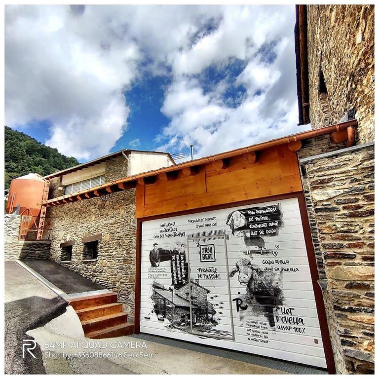 Formatgeria Casa Raubert Escàs - La Massana. Andorra. Formatges de Pastor Artesanals, Boníssims i Naturals. Tel. +376817600 -