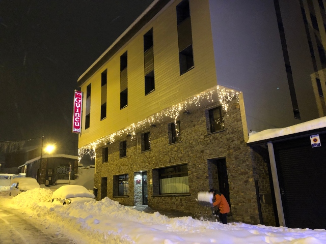Reservar Hotel Pas de la Case Andorra Hotel Guineu situado en el Pas-de-la-Case pie des pistas de esquí de Grandvalira, l'Hotel Guineu idéal pour un séjour à la montagne.