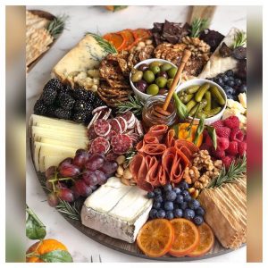 5 idees de màrqueting de continguts el gener de 2021 El gener de 2021 pot representar un començament per als creadors o gestors de contingut per crear comunitats, transmetre vídeos en directe, escriure sobre festes nacionals, informar de notícies de la indústria o sector econòmic o exposar visualment dades interessants de la indústria.