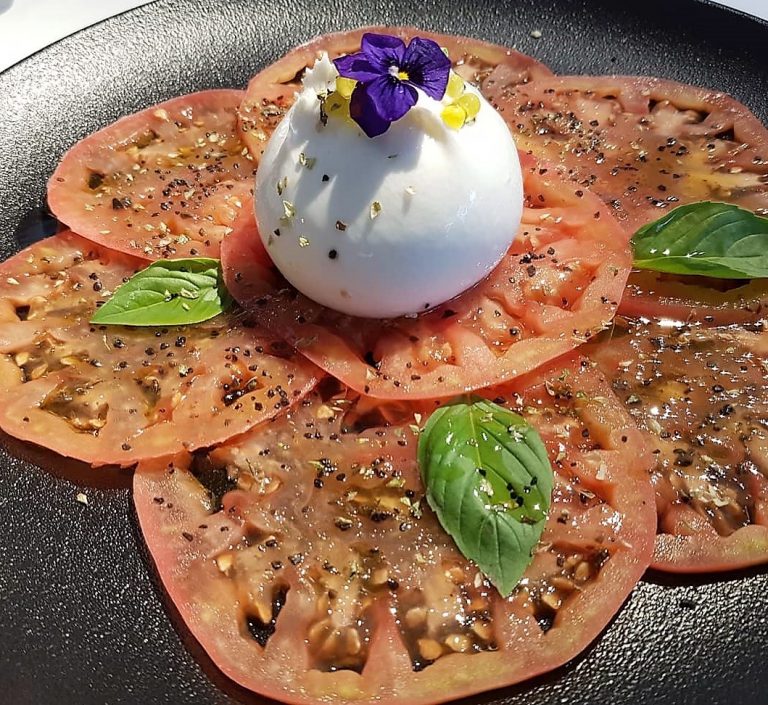 Gracias @carlosfc77 por su visita a nuestro Restaurante KRAM Gran descubrimiento en Andorra #kramandorra @kramandorra buenas bravas, burrata con tomate impecable, callos buenismos…