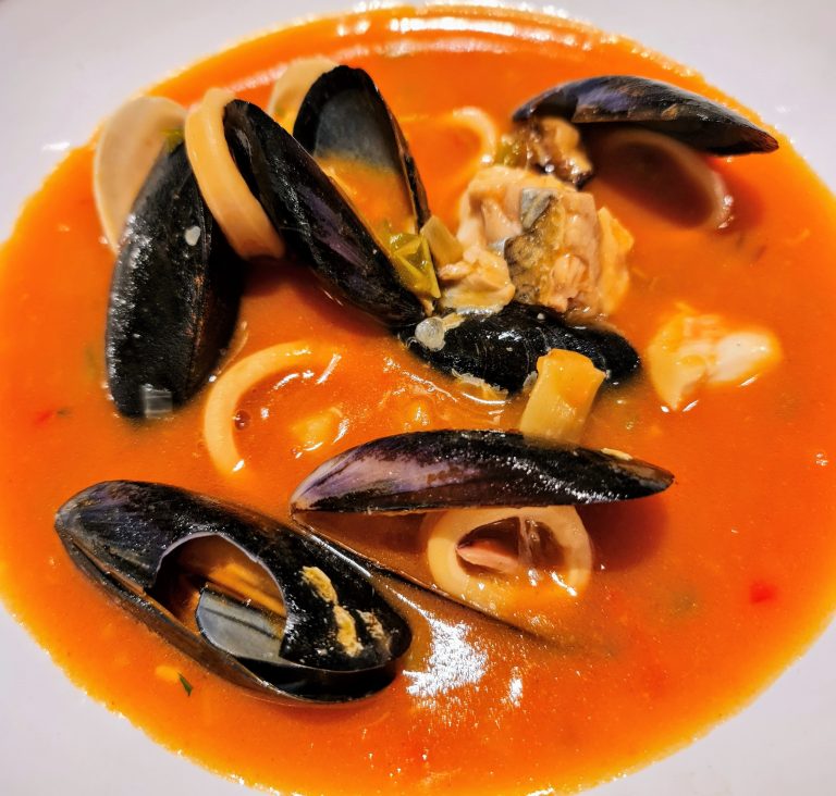 La sopa marinera del Restaurant KRAM és un plat que hem de posar a la llista de prioritats. Sopa marinera semblant a una bullabessa o a un "suquet" però una mica més densa.