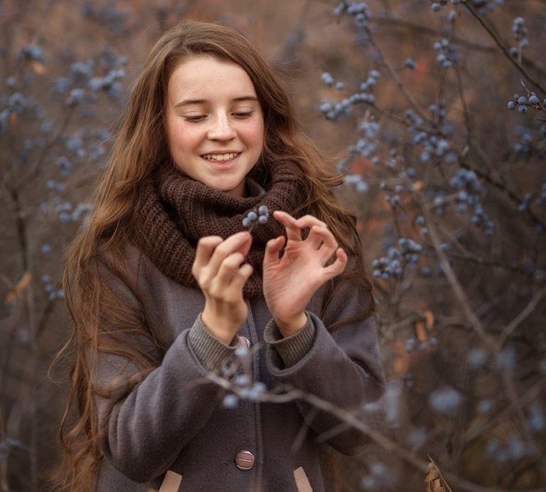 Live commerce. Llega a España la tendencia para el comercio electrónico que arrasa en China. El live commerce es una nueva forma de vender en el comercio electrónico que lleva tiempo causando furor en China. Ahora desembarca en España de la mano de la startup The Jump. El Live commerce se basa, fundamentalmente, en que un influencer, un entrenador, una celebridad o cualquier persona que elija la organización se encarga de presentar un producto a través de un streaming en directo.