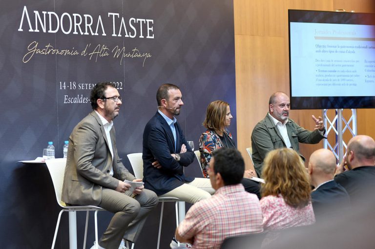 L'Andorra Taste se celebrarà del 14 al 18 de setembre a Escaldes-Engordany. L'Andorra Taste, la primera Trobada Internacional de Gastronomia d’Alta Muntanya organitzada per Andorra Turisme i Vocento Gastronomía – grup GSR, reunirà del 14 al 18 de setembre a un centenar de professionals d’entorns muntanyosos de tot el món amb l'objectiu de fer valdre la cuina d'alta muntanya, segons informa Andorra Turisme en un comunicat. Així, durant cinc dies es vol debatre, argumentar i construir a través de la gastronomia sobre identitat, sostenibilitat i projecció dels territoris d’alta muntanya com entorns de vida rural i generadors de riquesa.