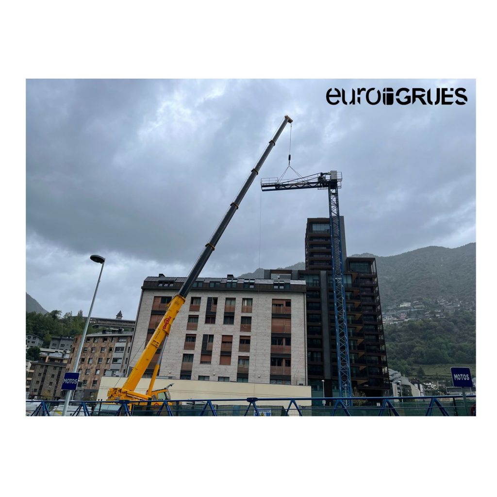 Muntatge de la grua Comansa 5LC-5010 que va dur a terme Eurogrues internacional Andorra - França - Espanya el passat dimarts 13 de setembre al centre d’Escaldes-Engordany al Principat d'Andorra.