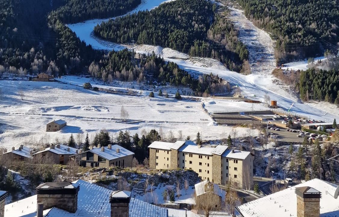 GRIFO VACANCES, location appartements Pas de la Case | Aujourd'hui vendredi 23 février, neige en Andorre. Très belle journée en perspective (Vidéo Rémy) Stations Grandvalira 185 km de pistes skiables + soleil + canon à neige en fonctionnement
