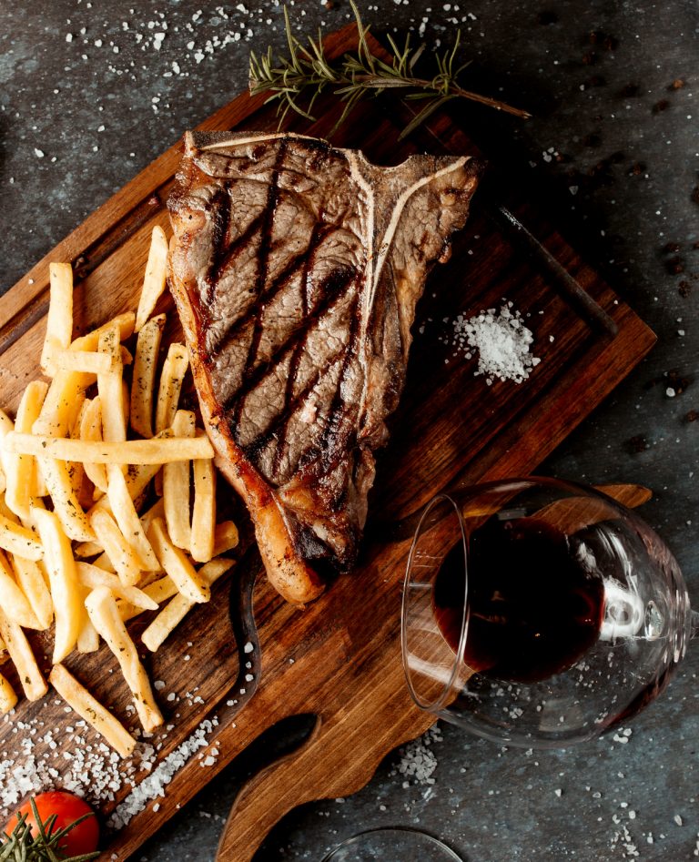 A La Borda Xixerella, la brasa parla de sabors autèntics, i les nostres carns seleccionades estan a l’altura de les millors del món amb races d’alta gamma que rivalitzen amb la reconeguda WAGYU per textura, intensitat i nivell gastronòmic.