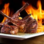 El podcast aborda las diferencias fiscales entre España y Andorra, la situación de los autónomos españoles, la perspectiva de influencers como Raquel Martínez y el impacto demográfico en Andorra por esta migración fiscal.