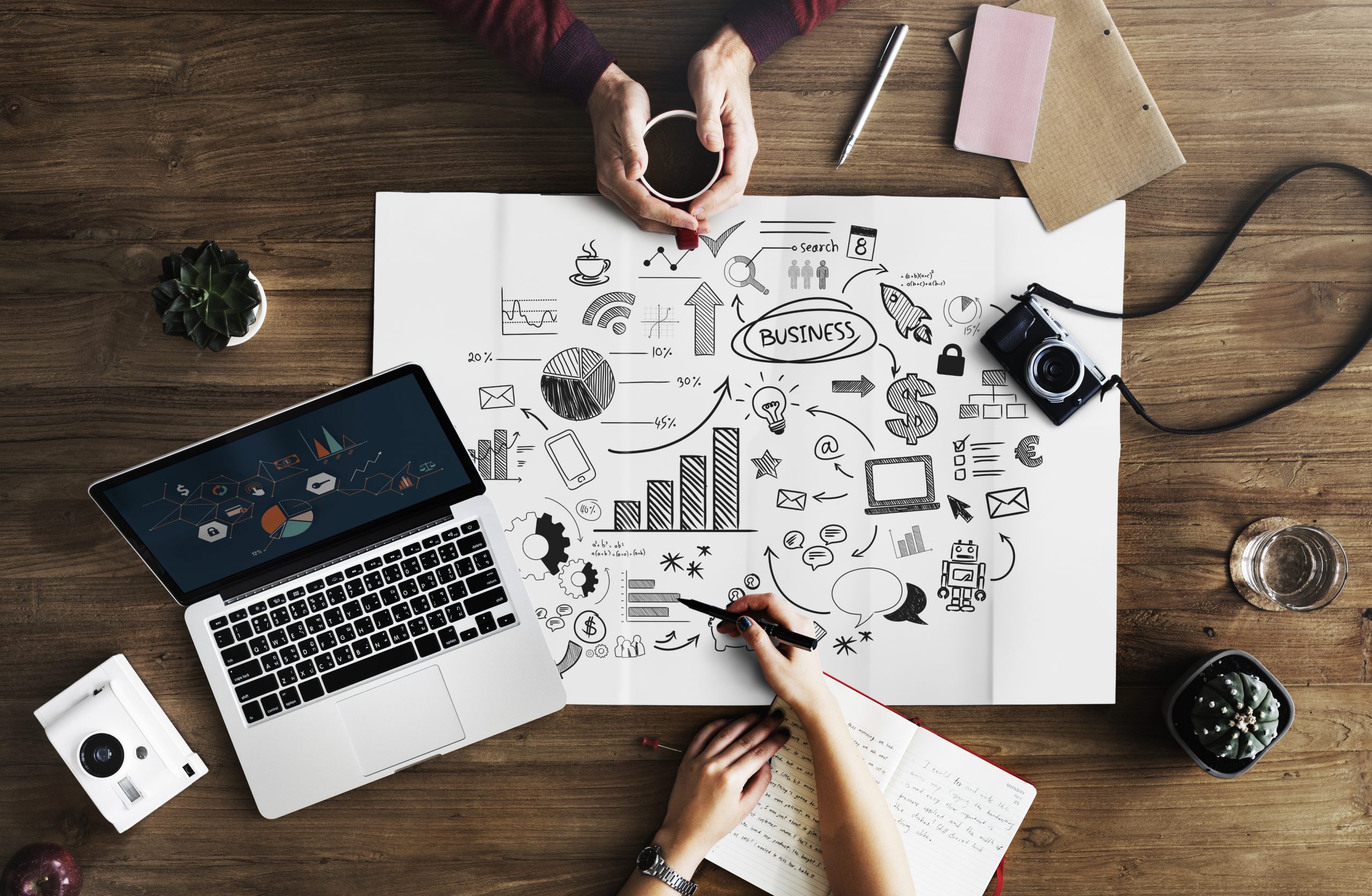 Analitzem les fortaleses i virtuts del teu negoci i les plasmem en tota classe de textos: des del contingut publicitari i corporatiu, passant per reportatges empresarials i textos periodístics, fins a continguts divulgatius i educatius, redacció editorial, traducció i serveis de correcció.