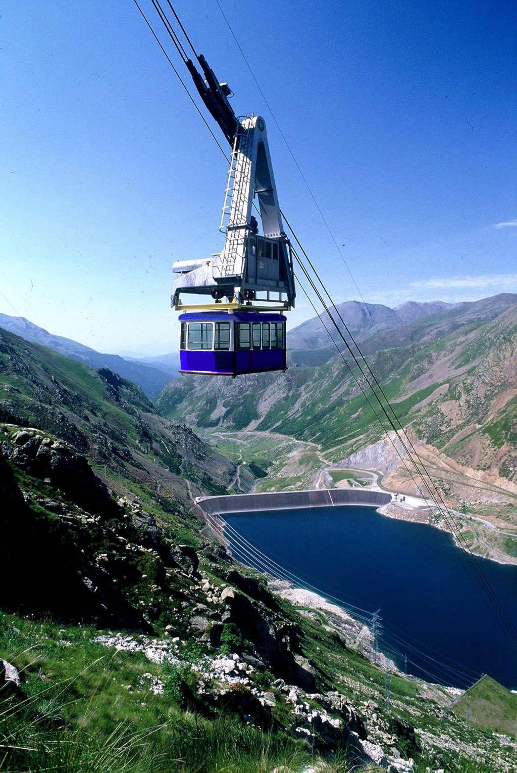 EXPERIENCIAS BREEMFY. ¿Sabes qué es BREEMFY?. Ascenso al Estany Gento en la Vall Fosca Sube en teleférico hasta el Estany Gento y camina entre lagos y montañas a más de 2.200 m de altura; paisaje virgen garantizado.