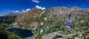 EXPERIENCIAS BREEMFY. ¿Sabes qué es BREEMFY?. Ascenso al Estany Gento en la Vall Fosca Sube en teleférico hasta el Estany Gento y camina entre lagos y montañas a más de 2.200 m de altura; paisaje virgen garantizado.