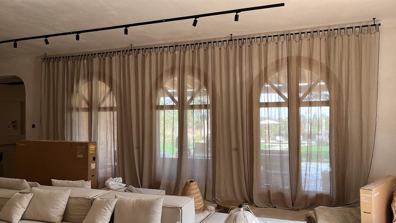 IBI HOUSE és l’empresa especialitzada en tapisseria i cortinatges de luxe que ofereix una àmplia gamma de serveis per a xalets i apartaments exclusius a Andorra i al Pirineu. 