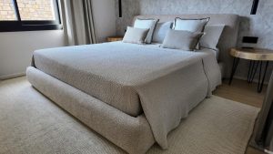 IBI HOUSE és l’empresa especialitzada en tapisseria i cortinatges de luxe que ofereix una àmplia gamma de serveis per a xalets i apartaments exclusius a Andorra i al Pirineu. 