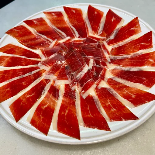 ✨ Cenas de Navidad en KRAM Gastronómico & Parrilla Josper ✨Este año, celebra tus cenas de Navidad y cenas de empresa en un entorno exclusivo como KRAM en el centro de Andorra la Vella.

En KRAM preparamos menús especiales para grupos todo el año y en Navidad con nuestras especialidades al fuego de carbón vegetal, los mejores guisos, pescados frescos y mariscos prémium, y por supuesto nuestras ostras Gillardeau nº 2 y nº 3 acompañadas de los mejores champagnes franceses, vinos de bodegas exclusivas y cervezas servidas siempre a la temperatura perfecta. 

Un ambiente cálido y festivo, ideal para compartir con compañeros, amigos o familia. +376696666.

Reserva ya tu mesa y asegura una experiencia gastronómica inolvidable estas fiestas de Navidad. Además, puedes ir a celebrarlo después de tu cena sin necesidad de mover tu coche.#KRAMAndorra #CenasDeNavidad #CenasDeEmpresa #AndorraLaVella #GastronomíaPremium #NavidadEnKRAM