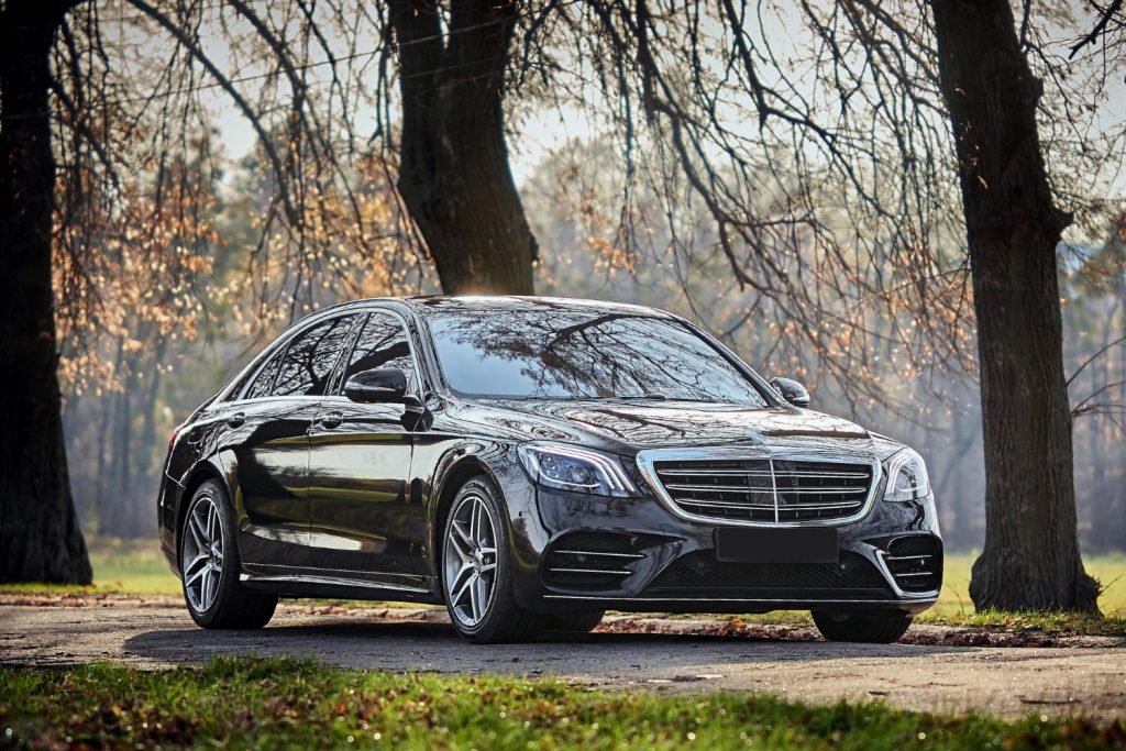 En el món dels vehicles de luxe, www.123renting.net es destaca per la seva oferta variada i els serveis personalitzats que proporciona als seus clients. La companyia s'especialitza en la importació i exportació de vehicles de luxe, proporcionant una experiència única per aquells que desitgen adquirir automòbils prèmium. Els vehicles ofereixen una fusió perfecta de disseny, tecnologia i rendiment, cosa que garanteix que cada client trobi el vehicle que s’adapti a les seves necessitats individuals. Un dels aspectes més destacats dels serveis de www.123renting.net és el procés d'importació de vehicles a mida. Això permet als clients optimitzar les seves opcions per aconseguir un vehicle que reflecteixi les seves preferències estètiques i funcionals. Des de l'elecció de colors específics fins a la selecció de característiques tecnològiques avançades, cada vehicle és personalitzat per complir amb els requisits del client, cosa que millora el valor afegit del producte final. A més, www.123renting.net no només se centra en la compra de vehicles de luxe. També ofereix serveis de lloguer de vehicles per a aquells clients que busquen una solució temporal o que desitgen experimentar un model específic abans de fer una compra definitiva. Aquesta flexibilitat garanteix que cada client tingui accés a una àmplia gamma de solucions adaptades a la seva mobilitat. El compromís de www.123renting.net envers la satisfacció del client es tradueix en un servei personalitzat i un suport constant durant tot el procés, des de la selecció inicial fins al lliurament final del vehicle. Així, la companyia no sols proporciona accessibilitat a vehicles de luxe, sinó que també ofereix una experiència inigualable que els clients valoren enormement. Facilitats per a un lloguer àgil i còmode www.123renting.net es presenta com una plataforma excepcional per a la reserva i gestió de vehicles de luxe, garantint un procés àgil i còmode per als nostres clients. Les nostres oficines ubicades estratègicament a Andorra i València serveixen com a punts d'accés clau per a aquells que necessiten vehicles per a mudances, viatges o escapades d'oci. Aquesta distribució geogràfica no només facilita la logística, sinó que també permet als usuaris accedir ràpidament a una selecció de vehicles que satisfan les seves necessitats. A més, la qualitat dels vehicles disponibles a www.123renting.net és insuperable. Cada vehicle és avaluat per assegurar que compleix amb els estàndards més alts en termes de manteniment i seguretat. Això significa que els clients poden esperar una experiència de lloguer sense preocupacions, centrant-se en el seu viatge en lloc de les condicions del vehicle. Qualsevol que busqui llogar un vehicle pot estar segur d’obtenir un automòbil equipat amb tecnologia moderna i funcionalitats contemporànies, augmentant així la seva comoditat durant el viatge. Les opcions de transport de mercaderies són també una part integral dels serveis oferts. Aquells que necessiten traslladar articles voluminosos o fer mudances poden seleccionar vehicles que s’adaptin perfectament a les seves demandes. Cada opció de lloguer ha estat penjada amb cura per a proporcionar una solució eficient i pràctica, assegurant que els clients tinguin una experiència satisfactòria i sense complicacions. En resum, www.123renting.net es compromet a proporcionar una experiència de lloguer ràpida i favorable per a tots els usuaris que busquen vehicles de luxe per a tota mena d'operacions.