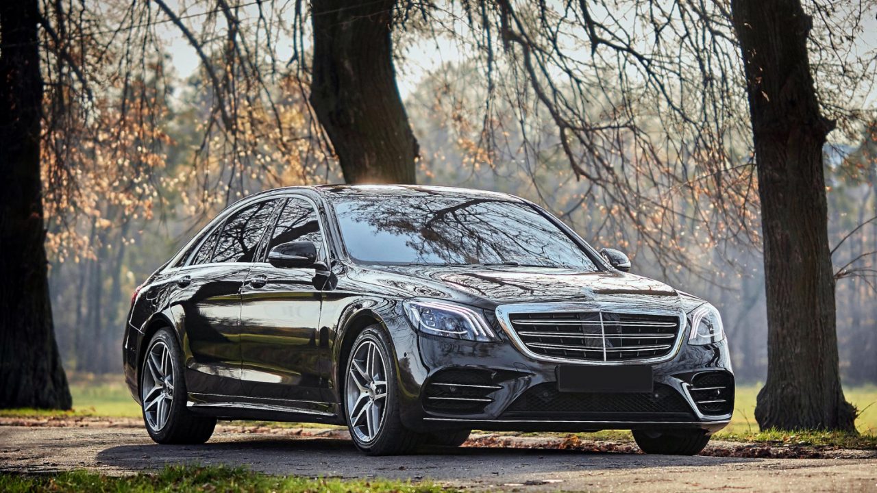 En el món dels vehicles de luxe, www.123renting.net es destaca per la seva oferta variada i els serveis personalitzats que proporciona als seus clients. La companyia s'especialitza en la importació i exportació de vehicles de luxe, proporcionant una experiència única per aquells que desitgen adquirir automòbils prèmium. Els vehicles ofereixen una fusió perfecta de disseny, tecnologia i rendiment, cosa que garanteix que cada client trobi el vehicle que s’adapti a les seves necessitats individuals. Un dels aspectes més destacats dels serveis de www.123renting.net és el procés d'importació de vehicles a mida. Això permet als clients optimitzar les seves opcions per aconseguir un vehicle que reflecteixi les seves preferències estètiques i funcionals. Des de l'elecció de colors específics fins a la selecció de característiques tecnològiques avançades, cada vehicle és personalitzat per complir amb els requisits del client, cosa que millora el valor afegit del producte final. A més, www.123renting.net no només se centra en la compra de vehicles de luxe. També ofereix serveis de lloguer de vehicles per a aquells clients que busquen una solució temporal o que desitgen experimentar un model específic abans de fer una compra definitiva. Aquesta flexibilitat garanteix que cada client tingui accés a una àmplia gamma de solucions adaptades a la seva mobilitat. El compromís de www.123renting.net envers la satisfacció del client es tradueix en un servei personalitzat i un suport constant durant tot el procés, des de la selecció inicial fins al lliurament final del vehicle. Així, la companyia no sols proporciona accessibilitat a vehicles de luxe, sinó que també ofereix una experiència inigualable que els clients valoren enormement. Facilitats per a un lloguer àgil i còmode www.123renting.net es presenta com una plataforma excepcional per a la reserva i gestió de vehicles de luxe, garantint un procés àgil i còmode per als nostres clients. Les nostres oficines ubicades estratègicament a Andorra i València serveixen com a punts d'accés clau per a aquells que necessiten vehicles per a mudances, viatges o escapades d'oci. Aquesta distribució geogràfica no només facilita la logística, sinó que també permet als usuaris accedir ràpidament a una selecció de vehicles que satisfan les seves necessitats. A més, la qualitat dels vehicles disponibles a www.123renting.net és insuperable. Cada vehicle és avaluat per assegurar que compleix amb els estàndards més alts en termes de manteniment i seguretat. Això significa que els clients poden esperar una experiència de lloguer sense preocupacions, centrant-se en el seu viatge en lloc de les condicions del vehicle. Qualsevol que busqui llogar un vehicle pot estar segur d’obtenir un automòbil equipat amb tecnologia moderna i funcionalitats contemporànies, augmentant així la seva comoditat durant el viatge. Les opcions de transport de mercaderies són també una part integral dels serveis oferts. Aquells que necessiten traslladar articles voluminosos o fer mudances poden seleccionar vehicles que s’adaptin perfectament a les seves demandes. Cada opció de lloguer ha estat penjada amb cura per a proporcionar una solució eficient i pràctica, assegurant que els clients tinguin una experiència satisfactòria i sense complicacions. En resum, www.123renting.net es compromet a proporcionar una experiència de lloguer ràpida i favorable per a tots els usuaris que busquen vehicles de luxe per a tota mena d'operacions.