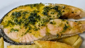 Bar Domenech. C. del Pui, 1 baix. Andorra la Vella. Tel. (+376) 821 571. Bar Restaurant Domènech (Snack Bar Domèn) El millor menú econòmic d'Andorra la Vella Ubicado en el Carrer del Pui, 1, este local es muy conocido tanto por los residentes como por los visitantes que buscan una opción auténtica y con una excelente relación calidad-precio en el centro histórico. Menú del Día Imbatible: Es uno de los puntos más destacados, ofreciendo un menú completo por solo 13,50 €. Es una de las opciones más económicas y equilibradas que puedes encontrar en la zona, ideal para una comida casera durante la jornada. Especialidad en tapas: El restaurante destaca por su oferta de tapas variadas, perfectas para compartir en un ambiente distendido. Son famosas por su sabor tradicional y raciones generosas. Domingos de arroz: Tal como mencionas, el arroz a la paella es el protagonista indiscutible de los domingos, convirtiéndose en una cita obligada para quienes disfrutan de este plato clásico en un ambiente familiar. Ambiente y horario: Es un lugar acogedor con un servicio cercano. Abre todos los días de 8:00 a 23:00, lo que lo hace muy versátil tanto para desayunos como para cenas tardías. Datos de contacto: Dirección: Carrer del Pui, 1, AD500 Andorra la Vella. Teléfono: +376 821 571 Es una opción fantástica si buscas comer bien sin gastar de más en una de las calles con más encanto de la capital andorrana. Horarios de 7 de la mañana a 12 de la noche todos los días. La cocina cierra a las 11. 