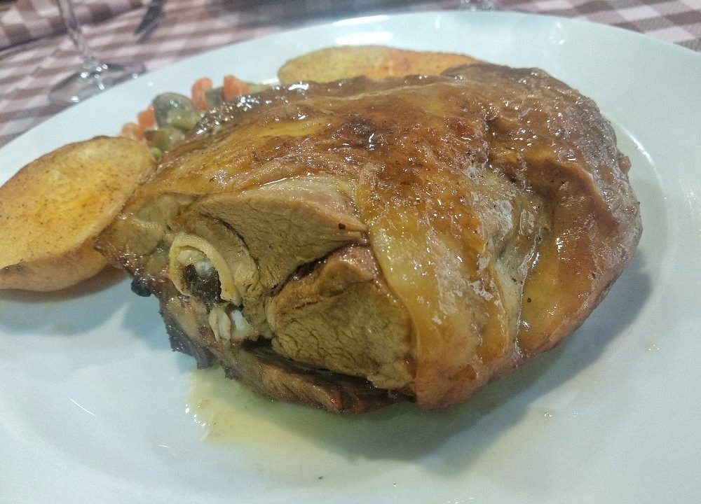 El perfil @andorrabusinesslovers en Instagram, gestionado por Joseph Mitjavila, se especializa en marketing online/offline y gestión de redes sociales para impulsar ventas en Andorra, España y Francia. Ofrece servicios de asesoramiento empresarial y visibilidad en la región, siendo un punto de contacto relevante para negocios locales. Instagram: Aquí tienes los detalles clave: Enfoque: Ayuda a mejorar ventas y marketing. Contacto: +33786568901 (WhatsApp). Alcance: Andorra, España y Francia. Instagram Para noticias oficiales de desarrollo económico en el Principado de Andorra, el perfil oficial es @andorra_business. Para contenido turístico general, con los mejores videos de Andorra la cuenta más popular es @andorralovers. 