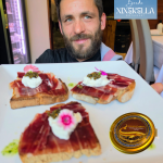 ✨ Aujourd’hui, nous avons eu le plaisir de visiter la Borda Xixerella, où nous avons dégusté des créations culinaires vraiment exceptionnelles. Le chef Paulo nous a préparé trois plats uniques, pensés spécialement pour sublimer notre caviar Shah Daria : * Jambon ibérique 100 % accompagné de fromage frais et de caviar Shah Daria* Saint-jacques nappées d’une légère sauce crème, relevées par une touche de caviar* Palourdes galiciennes, délicatement servies avec une finition de caviar Comme représentant du caviar Shah Daria, je tiens à exprimer toute ma gratitude au chef Paulo, qui a compris en moins de cinq minutes notre vision et a créé trois assiettes d’une finesse remarquable. Ces plats vont nous permettre de présenter notre caviar à d’autres restaurateurs, mais également aux particuliers, lorsque notre boutique ouvrira ses portes le 15 septembre prochain à Andorre-la-Vieille. Shah Daria : l’art de la rareté et de l'excellence. Le caviar Shah Daria est une sélection rare, guidée par la noblesse de ses origines. Il existe des produits que le temps façonne avec une patience infinie, que la terre offre avec une générosité sans égale, et que seuls quelques artisans savent véritablement sublimer. Au sein de notre maison, Shah Prestige, nous réunissons ces trésors : caviar d’exception* safran d’Iran* chocolat d’excellence* pistaches premium Chaque référence incarne une promesse : authenticité absolue, rareté assumée et qualité sans compromis. Un immense merci à Paulo, à Francisco et à toute l’équipe de la Borda Xixerella pour leur accueil, leur talent et leur passion. Une collaboration qui marque le début d’une très belle aventure gastronomique.