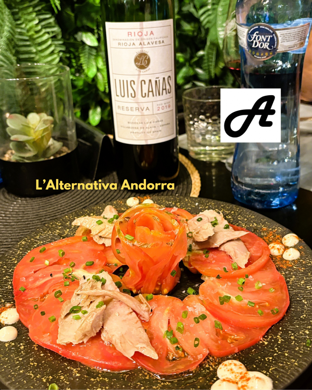 A L’Alternativa Andorra tenim un d’aquells clàssics que sempre sorprenen: el nostre Carpaccio de Tomàquet Rosa amb ventresca de tonyina. A L’Alternativa Andorra tenim un d’aquells clàssics que sempre sorprenen: el nostre Carpaccio de Tomàquet Rosa amb ventresca de tonyina. Un plat fresc, d’estiu, viu, ple de matisos i amb una combinació que funciona a la perfecció. El tomàquet rosa, tallat fi i amb el seu punt just de maduració, aporta dolçor natural i una textura suau que contrasta meravellosament amb la ventresca de tonyina, melosa, delicada i d’una qualitat excepcional. I a tot això li afegim un bon oli d’oliva. Un raig d’oli d’oliva verge extra, un toc de sal, i ja tens una proposta que parla d’estiu, de bon producte i de cuina ben feta. És d’aquells plats que entren pels ulls, conquereixen al primer tast i deixen ganes de repetir. Si vols gaudir d’una combinació fresca, saborosa i perfecta per començar un bon àpat… t’esperem a L’Alternativa Andorra per descobrir-la. Tenim altres plats molt saborosos i frescos. #LAlternativaAndorra #CuinaAmbProducte #TomàquetRosa #VentrescaDeTonyina #AndorraGastronòmica