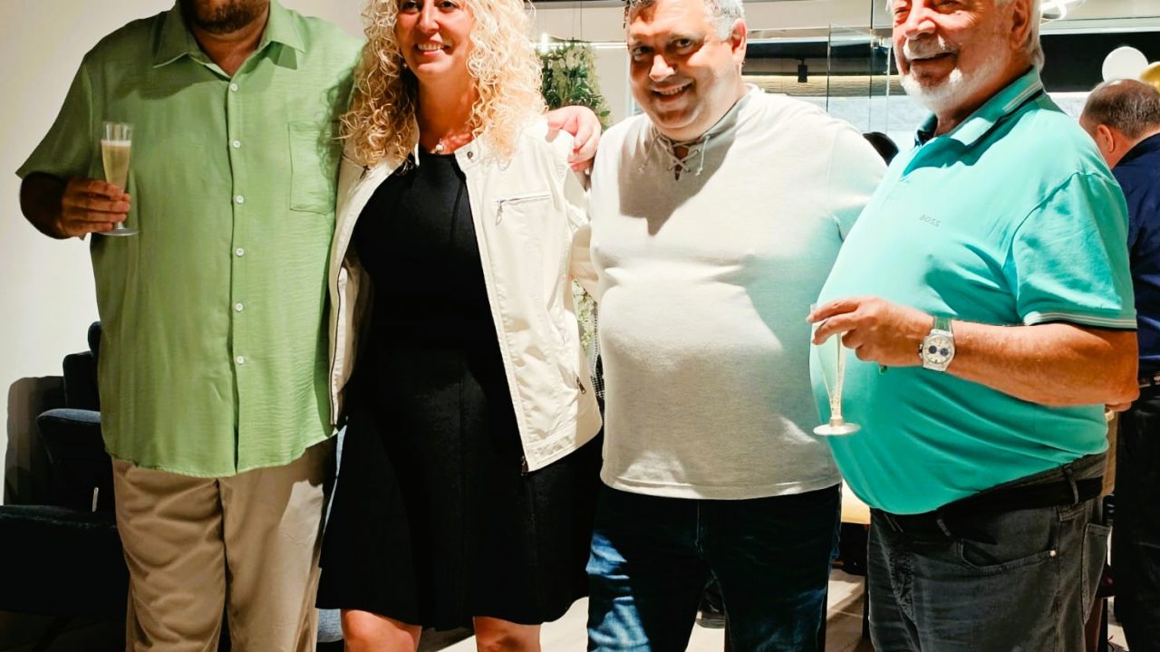 ✨ Avui dimarts 9 de juny… RELAXIA JA ÉS OBERT! ✨ Ja podeu passar per la nostra botiga i descobrir el nou espai de descans i mobiliari a Andorra. A RELAXIA t’esperem amb matalassos de màxima qualitat, mobles auxiliars, taules, cuines i molt més — tot amb la millor relació qualitat–preu del país. Si vols renovar casa teva amb productes duradors, elegants i pensats per al teu confort, avui és el dia. T’assessorem amb professionalitat i t’ho posem fàcil. Us hi esperem!   #RelaxiaAndorra #MatalassosAndorra #MoblesAndorra #QualitatPreu #AndorraLaVella