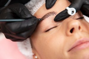 Per aconseguir unes celles definides i naturals a Andorra, pots acudir a diversos centres d'estètica especialitzats en disseny, micropoliment i laminat. Alguns dels serveis i llocs més destacats al país inclouen:  Microblading i Efecte Pèl a Pèl: Ofereix un acabat realista per omplir i definir sense perdre la naturalitat. Pots trobar-ho a centres com a l'espai de Natural Beauty Andorra.  Laminat i Disseny de Celles: Ideal per ordenar, donar volum i fixar la forma respectant l'harmonia del rostre. Es realitza en establiments com https://www.instagram.com/naturalbeautymileidy/  Depilació i Definició Clàssica: Tractaments de manteniment i perfilat professional adaptats a la morfologia de la cara, disponibles a l'espai de https://www.instagram.com/naturalbeautymileidy/ 